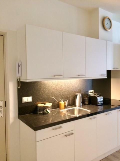 City Centre Apartment Бреда Екстериор снимка